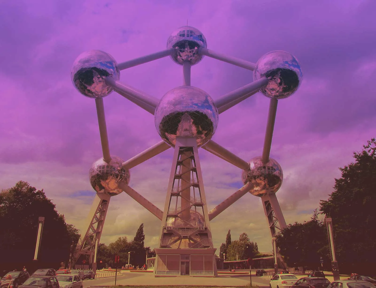 Photo of the Atomium building